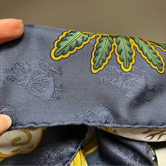Hermes Carrie 90 Joies d’Hiver silk holiday scarf - Picture 8 of 8